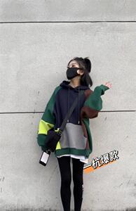 撞色加绒卫衣图片