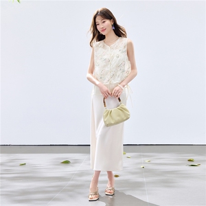 夏季新款现货！2026洋气时尚重工刺绣花马甲+珍珠吊带长裙套装女图片