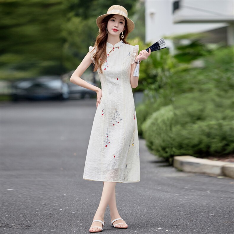 2025年夏季新中式刺绣碎花收身显瘦连衣裙现货,女装连衣裙,辉煌依升