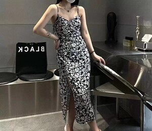 设计感吊带连衣裙图片