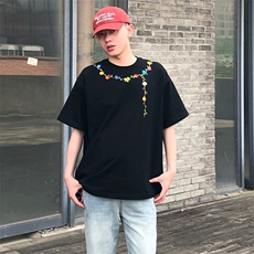 黑色
