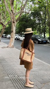 现货 小众设计感泡泡袖连衣裙图片