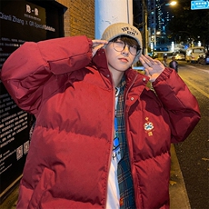酒红色