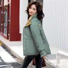 墨绿色