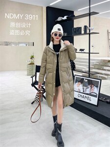 90白鸭绒长款羽绒服图片