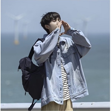 浅蓝色