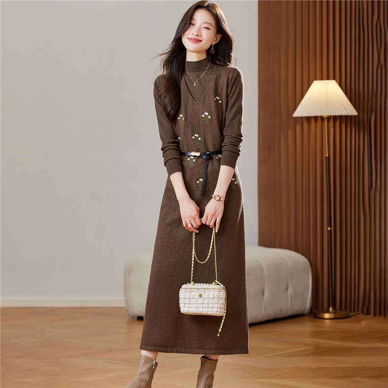 2025秋冬新款气质收腰半高领针织打底衫绣花马甲连衣裙两件套女，女装套装/套裙，时尚风爆