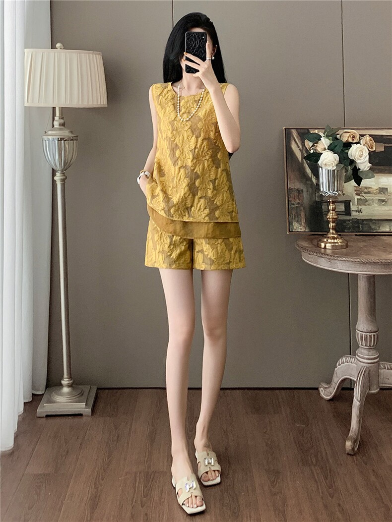 潮牌新中式黄色无袖上衣短裤两件套女夏新款时尚气质减龄套装,女装套装/套裙,江南