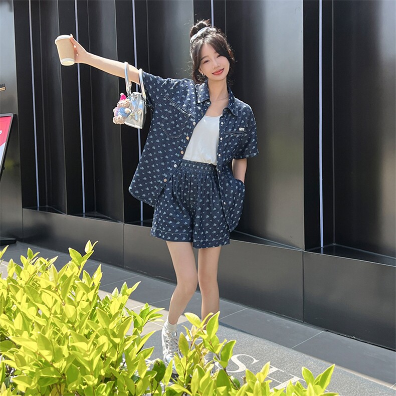 深蓝色牛仔印花套装女小个子2025夏季新款时尚炸街衬衫短裤两件套图片