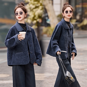 休闲慵懒风宽松减龄配格子毛呢外套图片