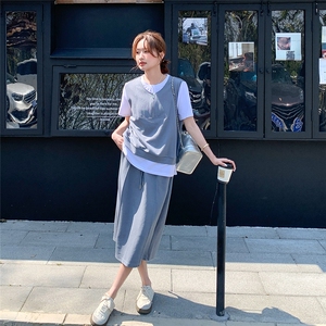 灰色设计感假两件t恤薄款时尚套装裙女夏季新款休闲半身裙两件套图片