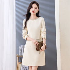 原创品牌旗舰店新款气质v领钉珠连衣裙女春秋款洋气显瘦裙子，女装连衣裙，姿衣坊