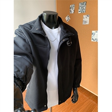 黑色
