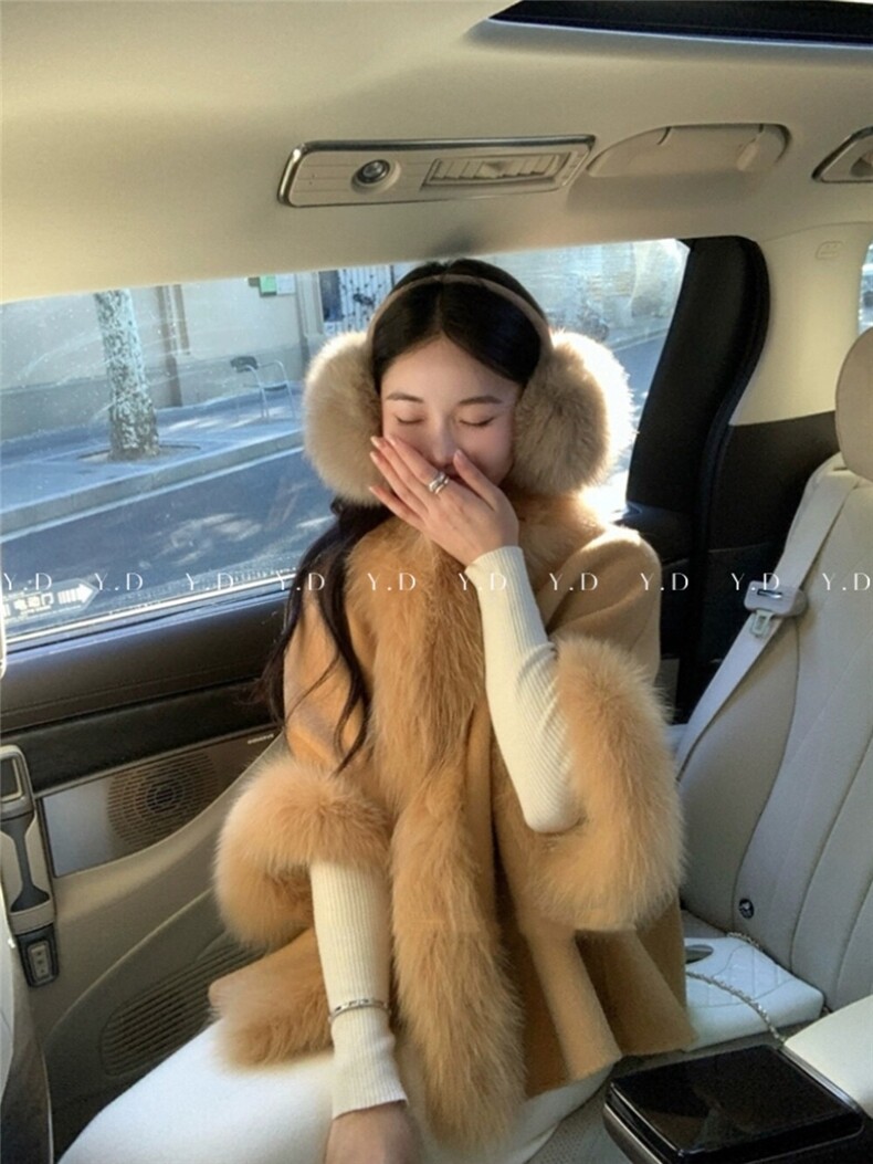 【依嘟】皮草斗篷狐狸毛冬气质氛围感羊毛外套(含100%羊毛)，女装双面呢大衣，依嘟服饰