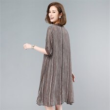 2021夏季新款简约时尚气质V领休闲舒适条纹文艺连衣裙，女装连衣裙，叶笙衣