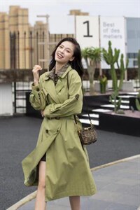 连衣裙，风衣等等图片