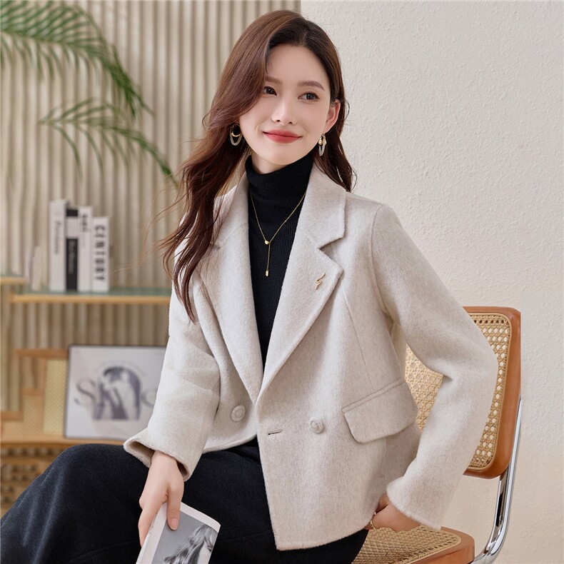 2025冬季宽松显瘦大码小个子法式小香风毛呢外套羊毛外套女带胸针,女装毛呢外套,众宇琦