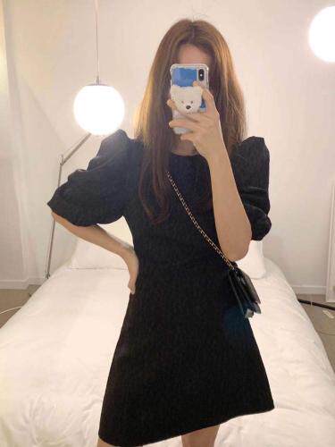 新款泡泡袖连衣裙，女装连衣裙，More(1F)