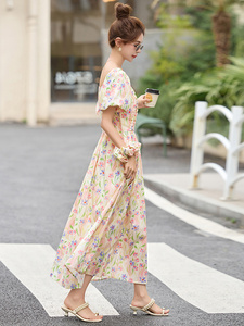法式碎花纯棉连衣裙女2026夏新款方领气质甜美减龄泡泡袖收腰裙子图片