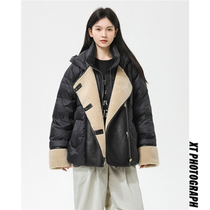 新标90%羽绒 羊羔毛拼pu皮假两件连帽女士羽绒服上衣 8339/P330图片