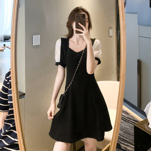 2021夏季新款气质小黑裙小个子方领泡泡袖收腰显瘦连衣裙女，女装连衣裙，潮品会