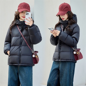 黑色百搭加厚连帽羽绒服女时尚修身显瘦5层分格冬天保暖外套图片