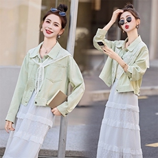 2025年春季时尚潮翻领单排扣纯色衬衫小个子清新牛仔短外套配丝巾，女装牛仔外套，红依一坊