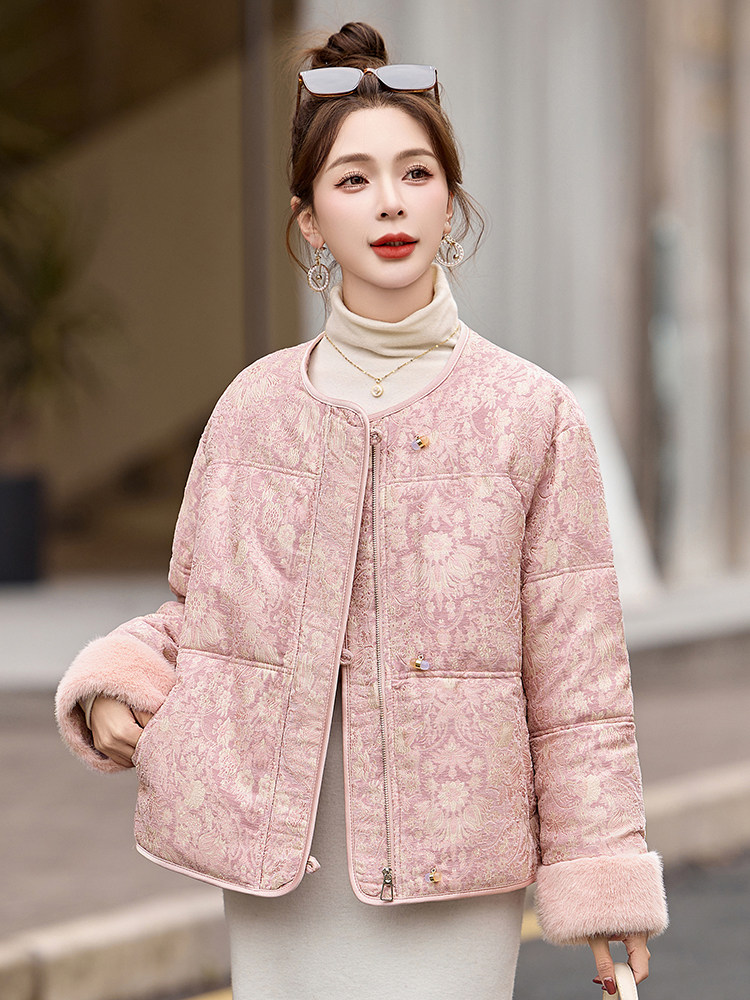 新中式国风羽绒服女2024冬季新款小个子今年流行漂亮短款粉色外套,女装羽绒服,伊仟回