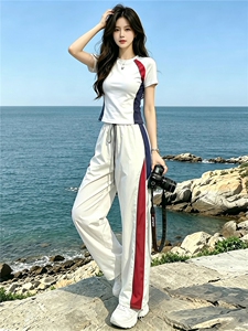 潮流时尚休闲运动套装女夏季新款显瘦竖纹圆领短袖上衣长裤两件套图片