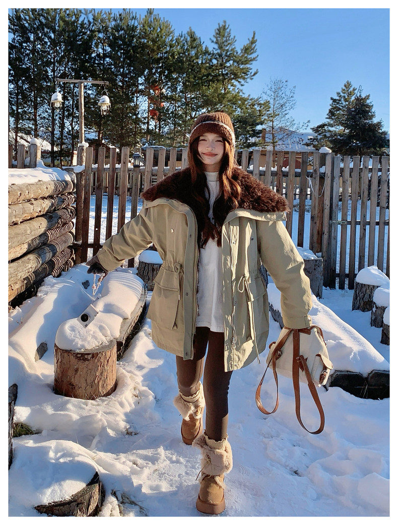 卡其色工装羊羔毛拼接羽绒服2026新款女冬抽绳收腰皮毛一体厚外套,女装羽绒服,2C159