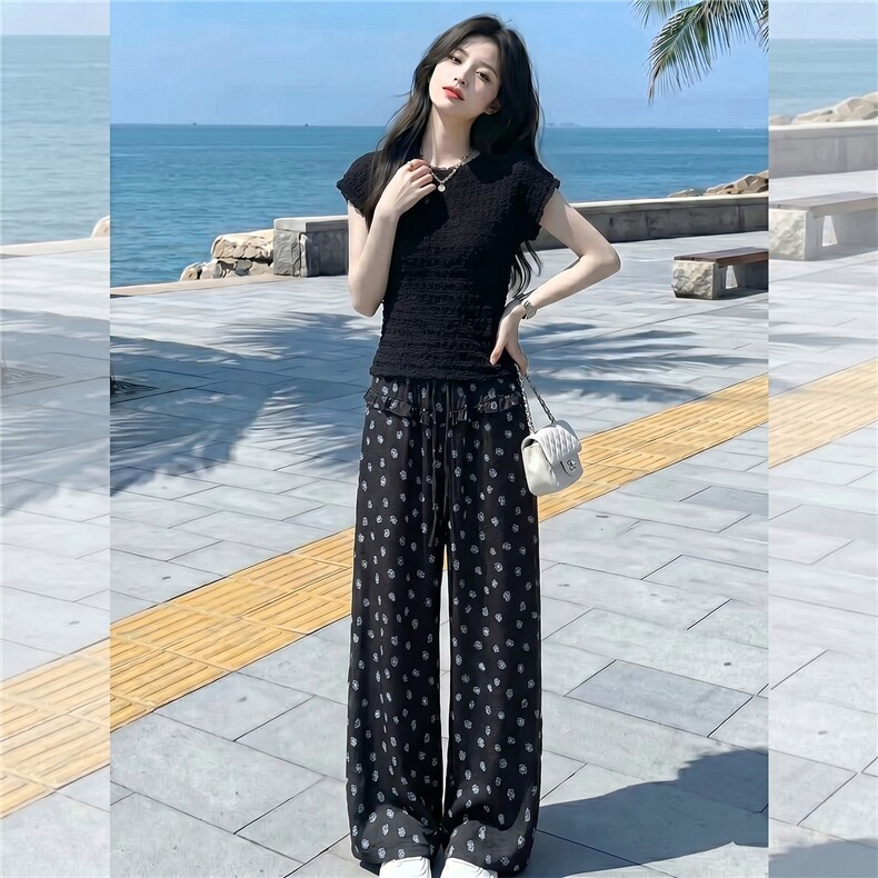 盐系穿搭时尚套装女夏款黑色短袖上衣花朵印花木耳边屁帘裤两件套,女装套装/套裙,江南