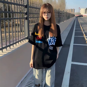 万针全刺绣工艺抖音得物高品质260克重磅纯棉双纱美式高街短袖T恤,大头鞋搭配纱裙图片