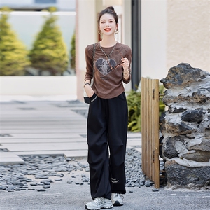 现货！2024秋季新款咖色上衣女显瘦修身长袖休闲印花白搭打底图片