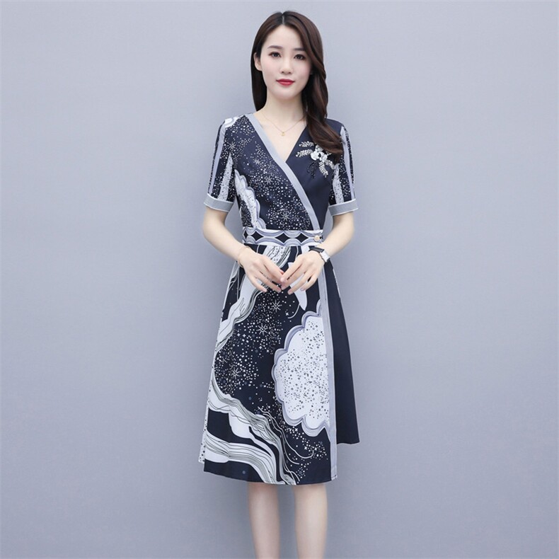 2022夏季V领领印花收腰显瘦甜美套头中长款气质连衣裙,女装连衣裙,施恩睿棋