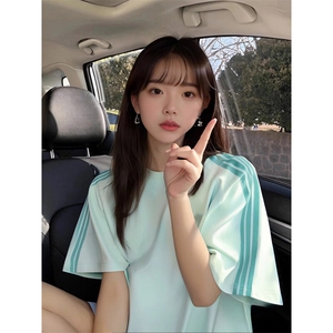 抖音得物品质二开240克宽松纯棉美式潮牌印花三条杠中性风短袖T恤图片