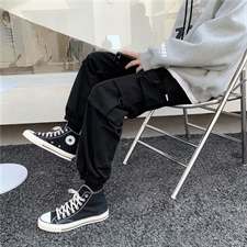 黑色