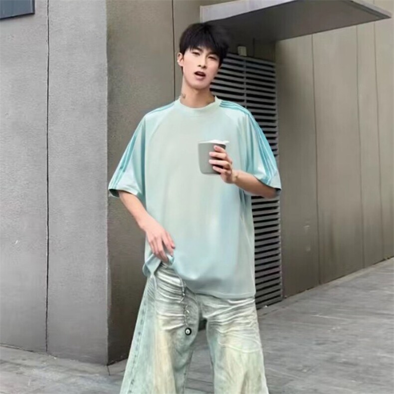 抖音得物品质二开240克宽松纯棉美式潮牌印花三条杠中性风短袖T恤,男装T恤,电商A486