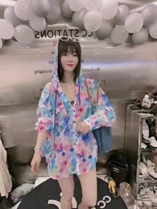 新款韩货洋气彩色花色连帽防晒衣图片