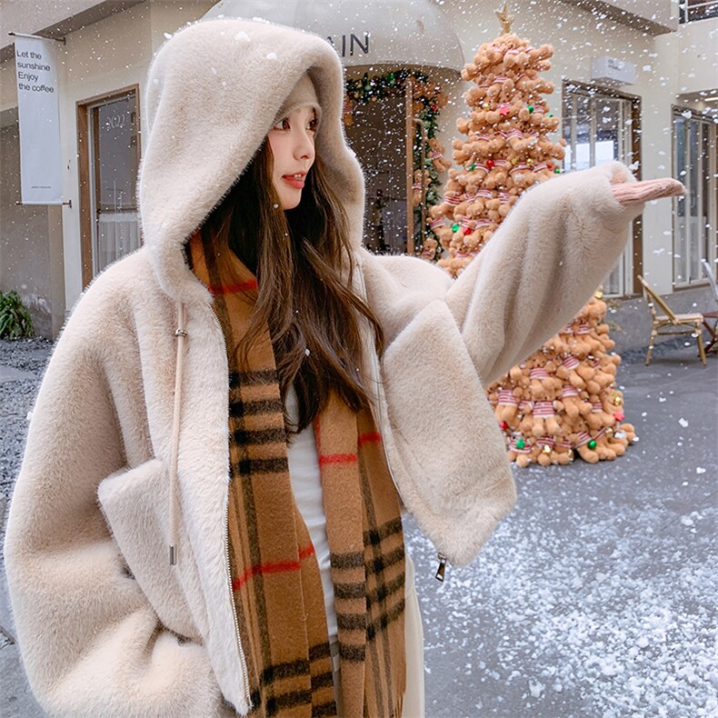 小清新连帽仿水貂绒皮毛一体外套女秋冬小个子绝美独特设计流行,女装毛呢外套,2C058