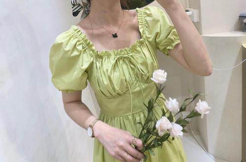 现货!甜美气质温柔风方领连衣裙，女装连衣裙，FUXINXIN 福歆歆