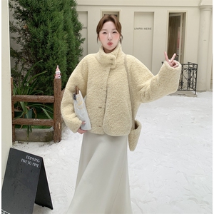 2B081-3291-P185-k268奶黄色甜美立领皮毛一体加厚短外套图片