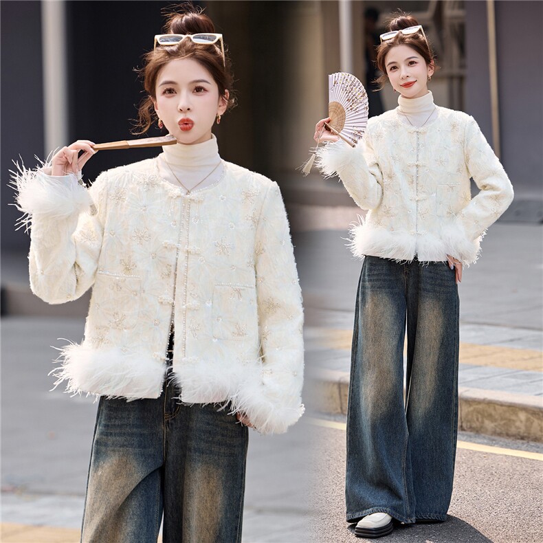 现货，2025年潮冬季真狐狸毛重工刺绣钉珠短款新中式羽绒服新款，女装羽绒服，艾仟回(原伊仟回)