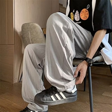 灰色