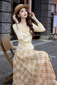 现货2026年春季女新款通用时尚气质优雅针织上衣格子连衣裙两件套，女装套装/套裙，奋斗女王