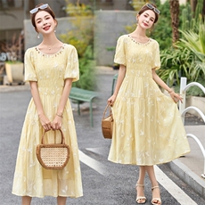 现货-2025夏季新款圆领显瘦提花刺绣天丝沙滩裙A版中长款连衣裙，女装连衣裙，尚羽泽网红店