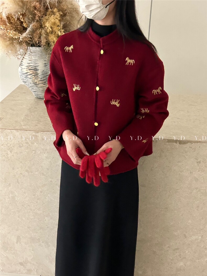【依嘟】新中式红色女重工刺绣小马金扣新年好运穿搭小个子羊毛外,女装双面呢大衣,依嘟服饰