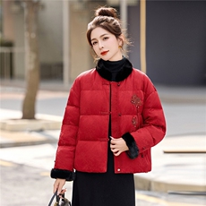 2025冬装新款简约时尚新中式钉珠毛领羽绒服，女装羽绒服，美沁