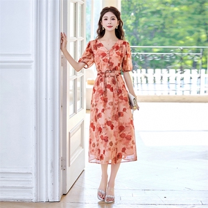 碎花连衣裙女夏季2025年新款女装法式气质收腰显瘦高级感减龄裙子图片