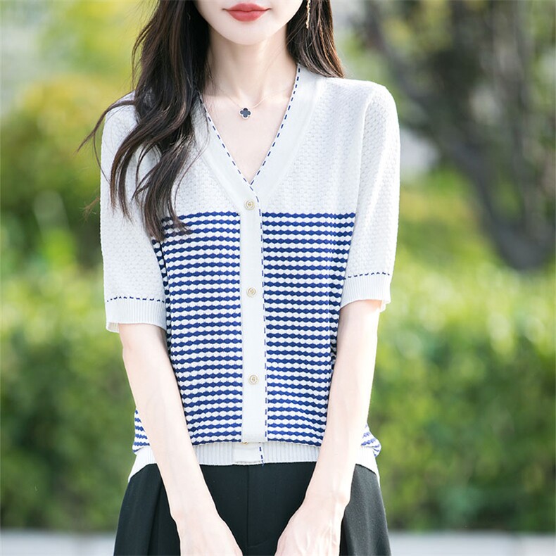 2025夏季新款V领撞色格子短袖针织衫T恤女宽松显瘦百搭气质小衫潮，女装T恤，萱芳婷羊绒