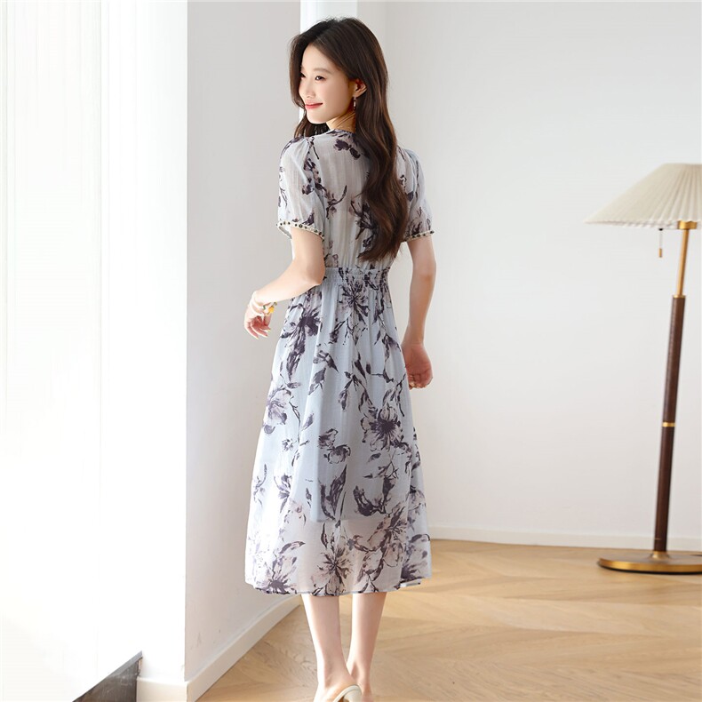 度假风钉珠V领印花连衣裙女2025夏季新款气质收腰显瘦高级感长裙,女装连衣裙,涵誉